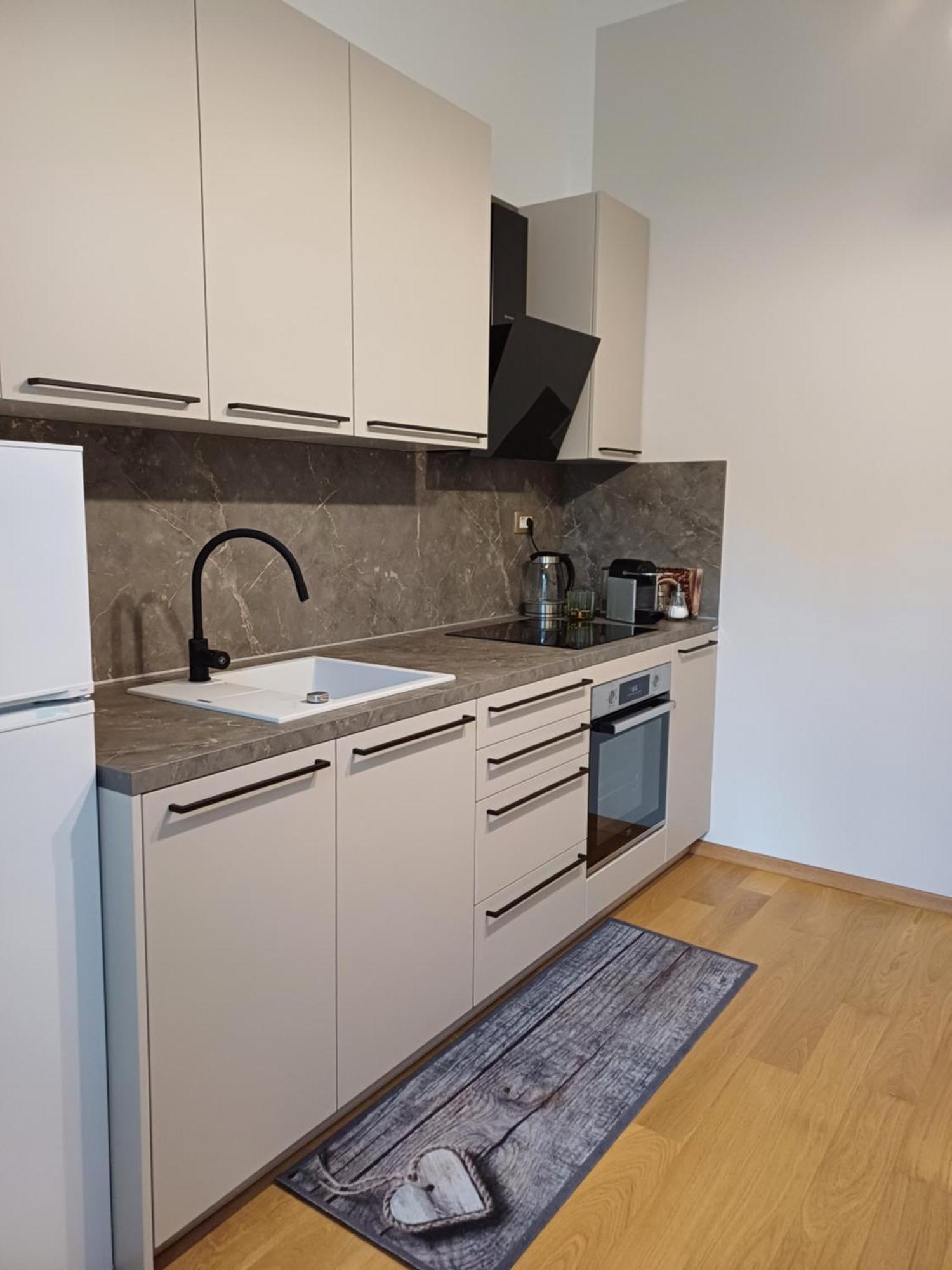 Apartment Zdenka - 100 M From The Beach Опатія Екстер'єр фото