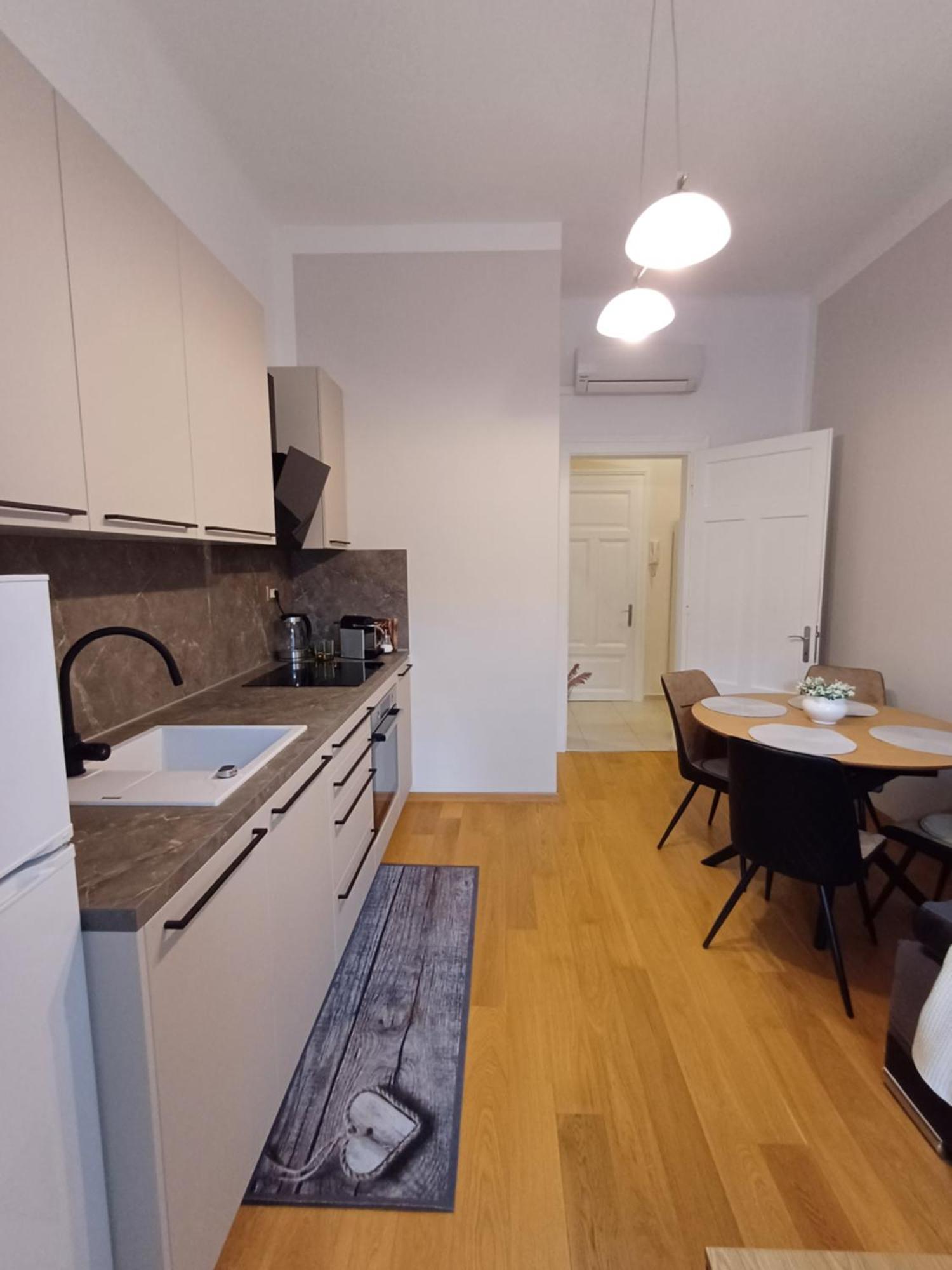 Apartment Zdenka - 100 M From The Beach Опатія Екстер'єр фото