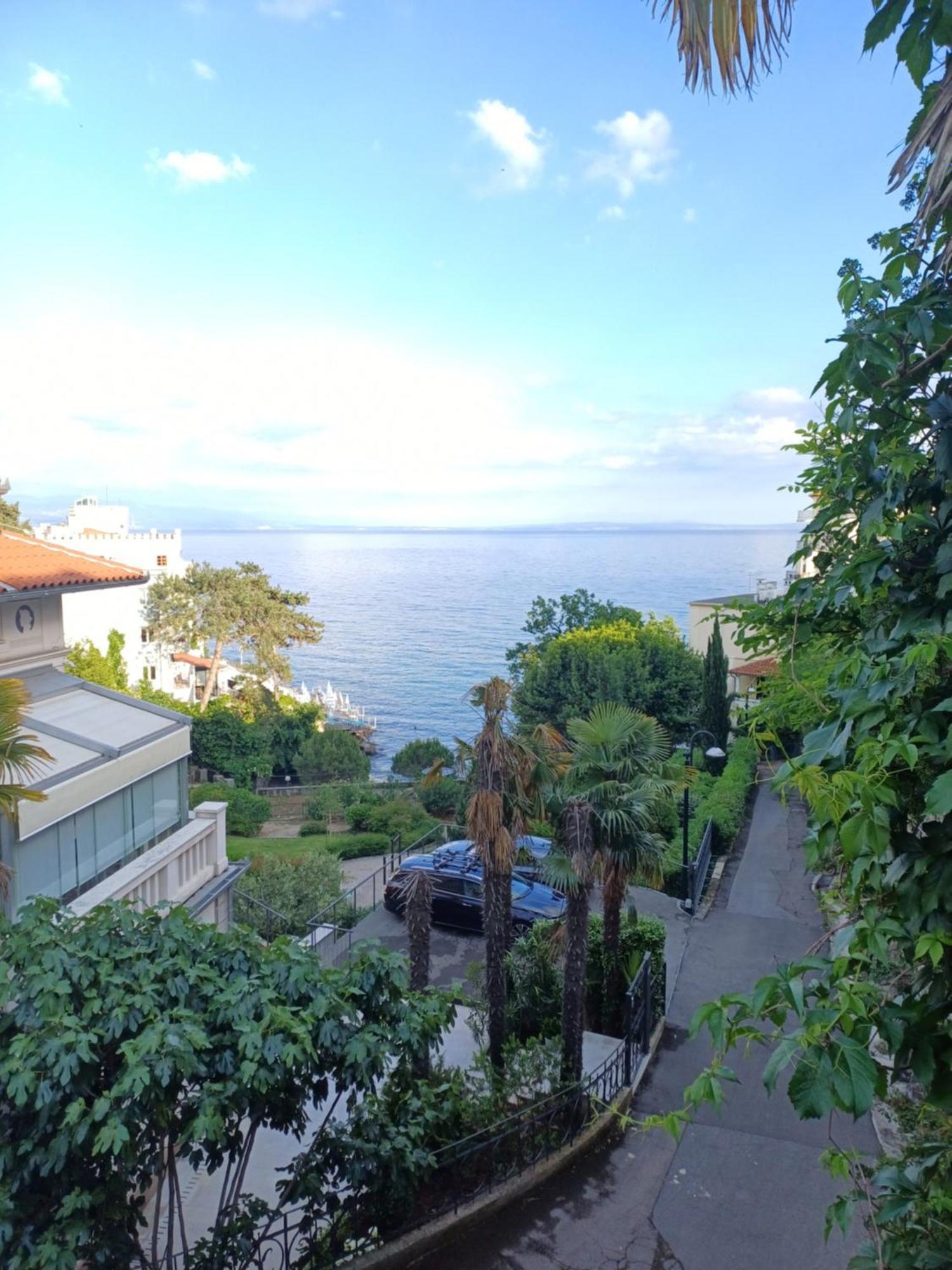 Apartment Zdenka - 100 M From The Beach Опатія Екстер'єр фото